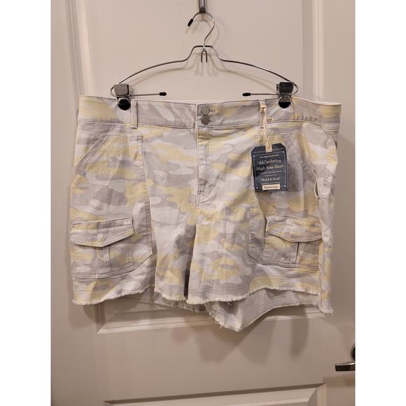 Democracy Camoflauge Print Cargo Shorts in Lemon Gray - Picture 2 of 7